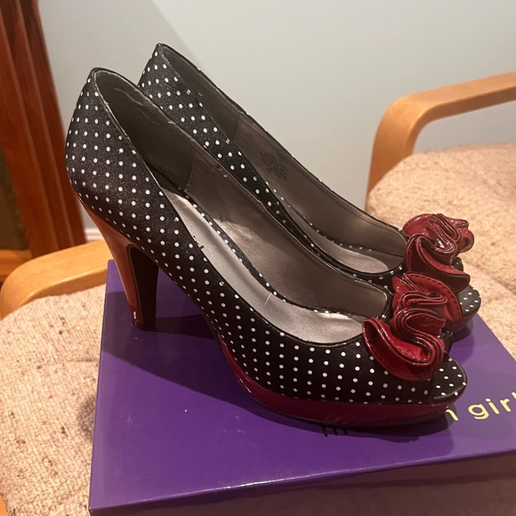 Madden Girl black polka dot pumps with maroon contrast heels. Size 10. - Picture 2 of 6